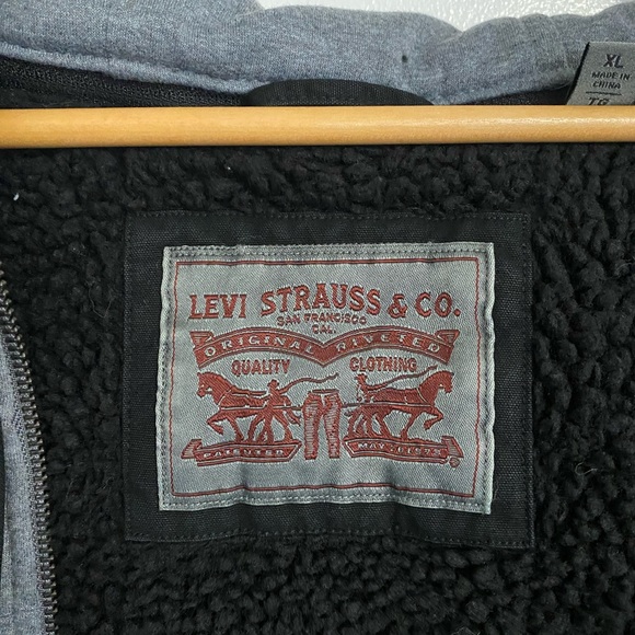 *Brand New* Levi’s Winter Jacket. - Picture 3 of 5